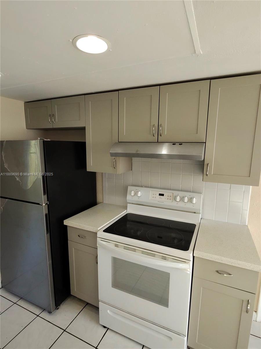 FORWARD SUB NO 1 - Residential Lease