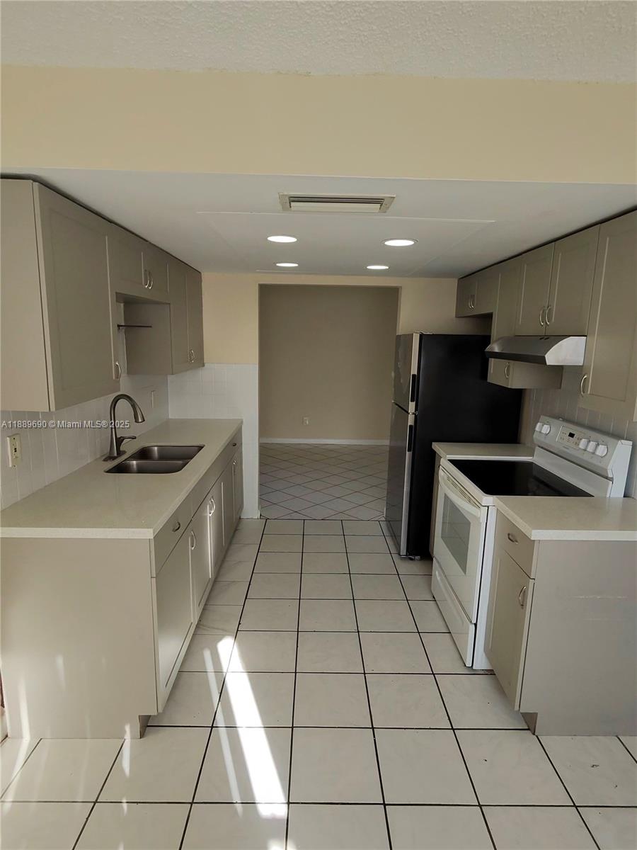 FORWARD SUB NO 1 - Residential Lease