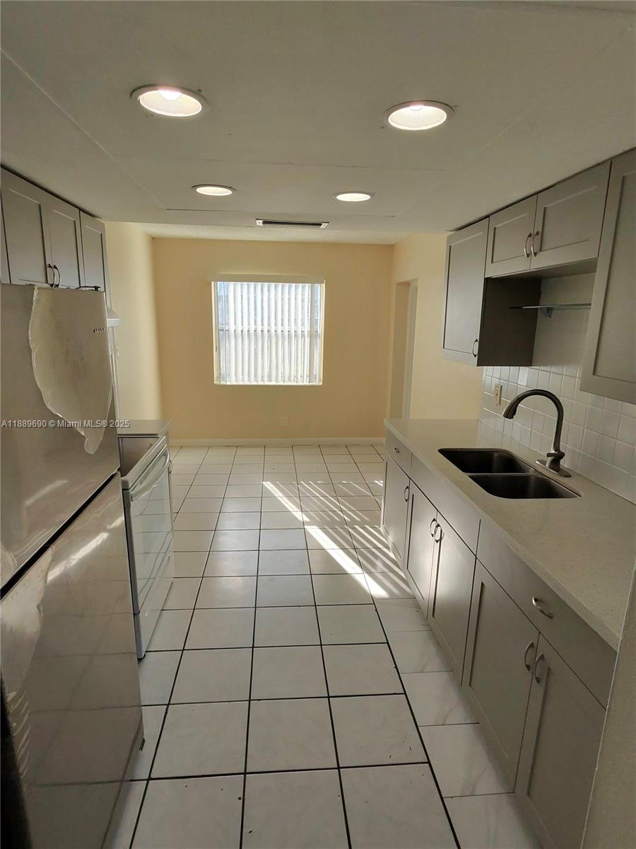 FORWARD SUB NO 1 - Residential Lease