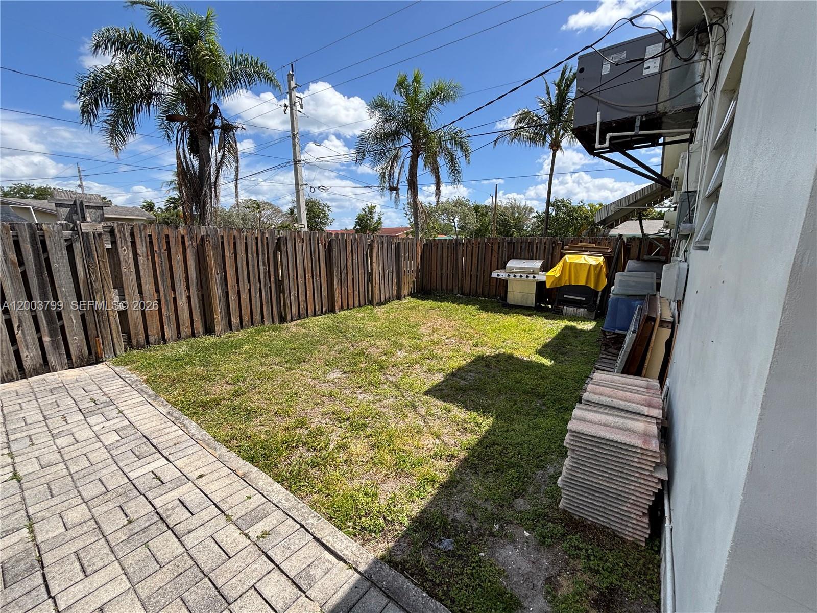 NORTH HOLLYWOOD - Residential Lease