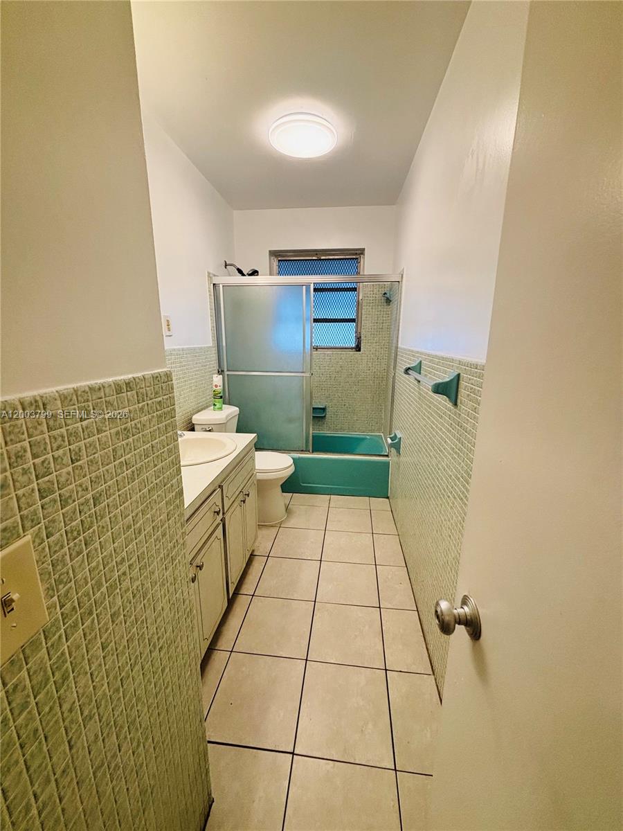 NORTH HOLLYWOOD - Residential Lease