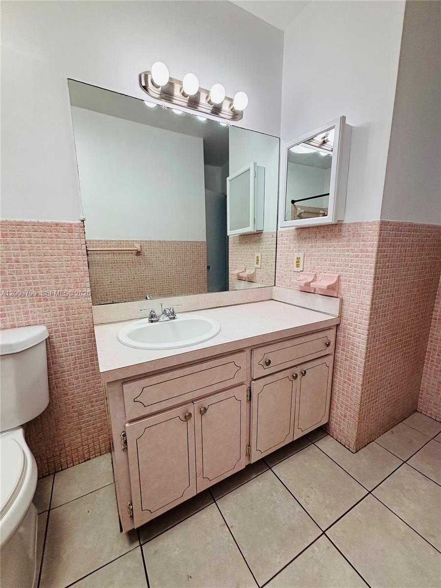 NORTH HOLLYWOOD - Residential Lease