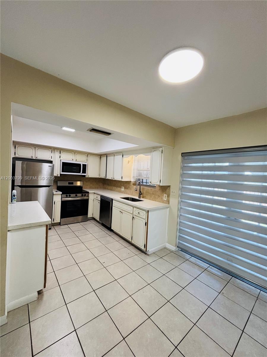 NORTH HOLLYWOOD - Residential Lease