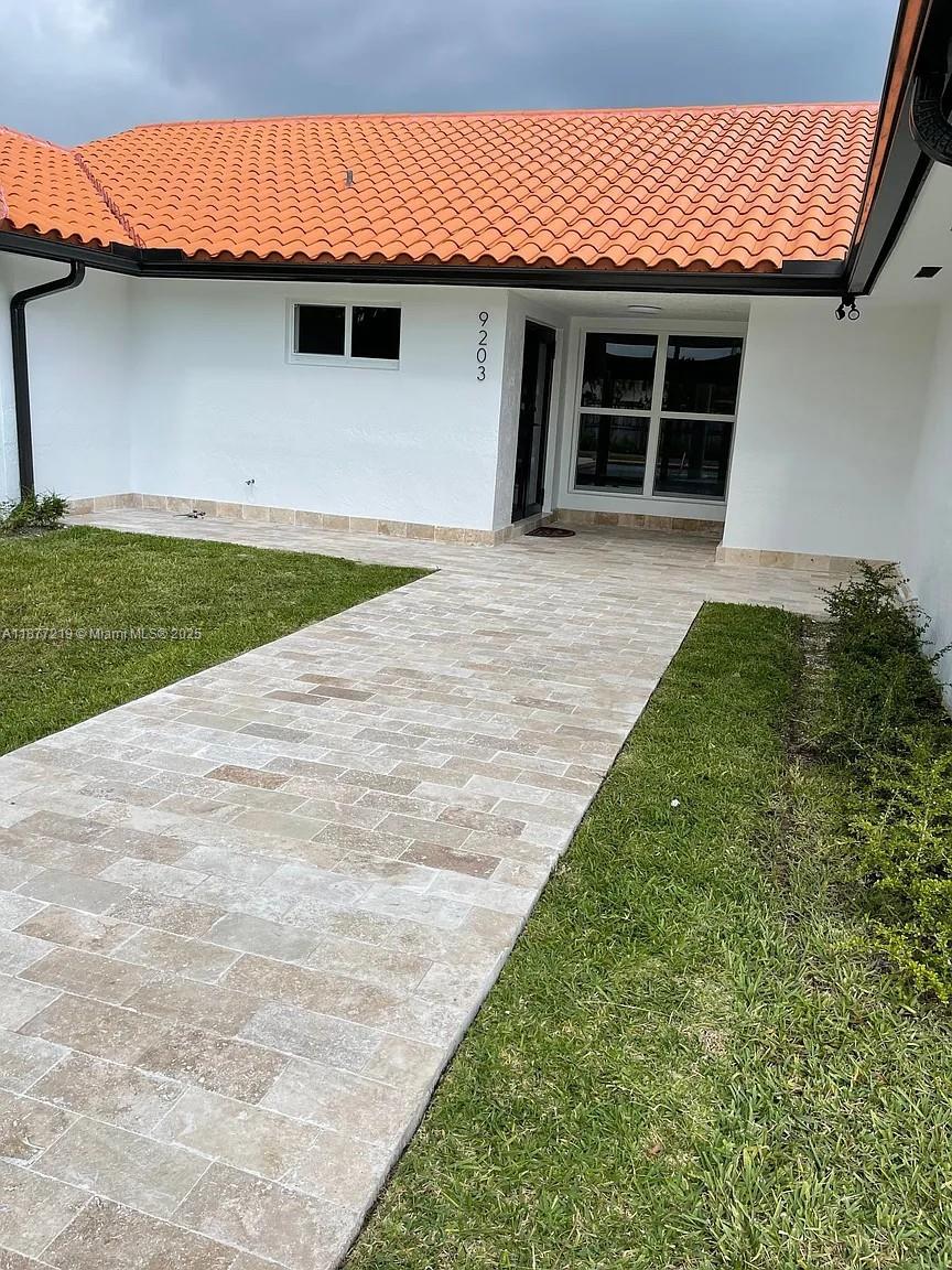 LAKESHORE SEC FOUR - Residential Lease