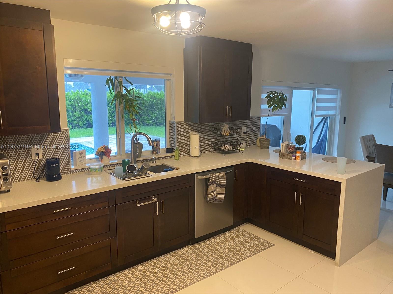 LAKESHORE SEC FOUR - Residential Lease