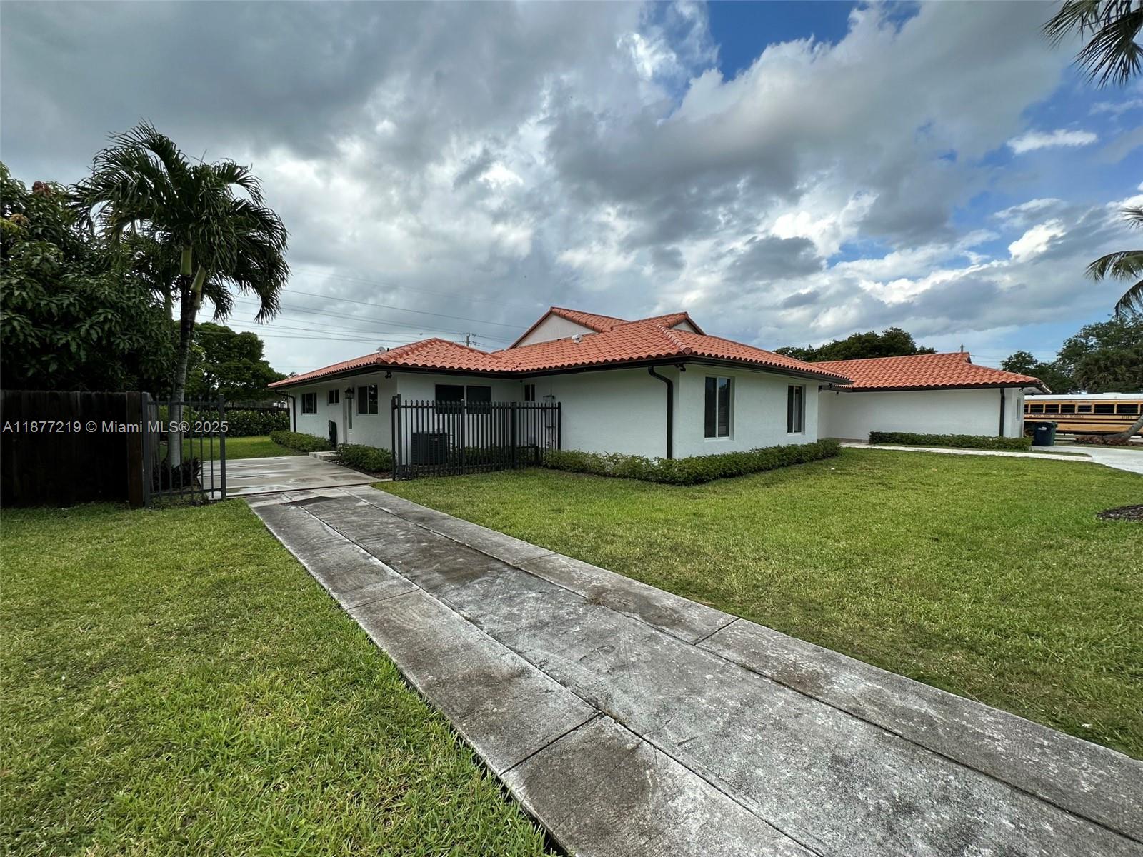 LAKESHORE SEC FOUR - Residential Lease