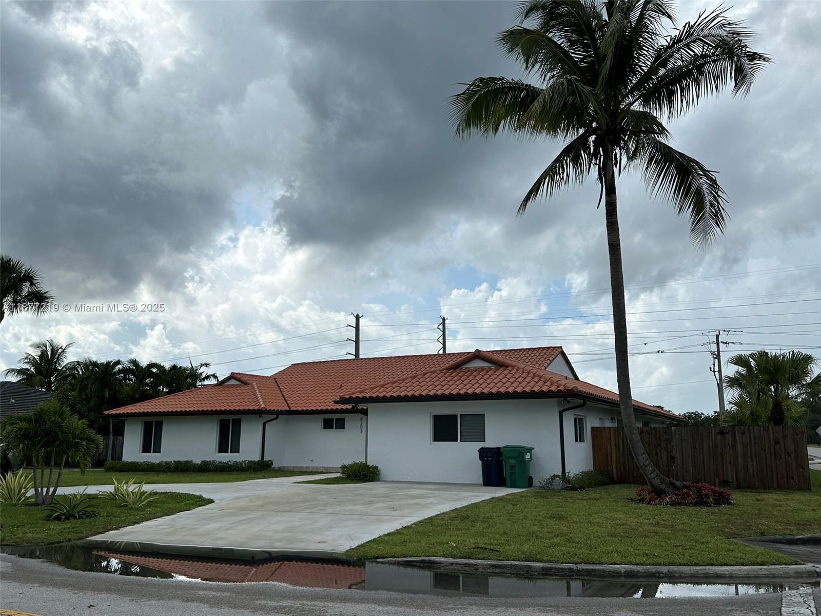 This beautiful corner-lot property offers a main house with 5 bedrooms and 3 bathrooms, providing ample space for comfortable living. In addition, there’s a separate in-law quarters featuring a master bedroom, full bathroom, and full kitchen — perfect for guests, extended family, or private use. The home sits on a generous lot with plenty of parking space, making it both convenient and functional. Located in one of the most sought-after neighborhoods, this rental is ideal for families looking for comfort and convenience in the Falls area