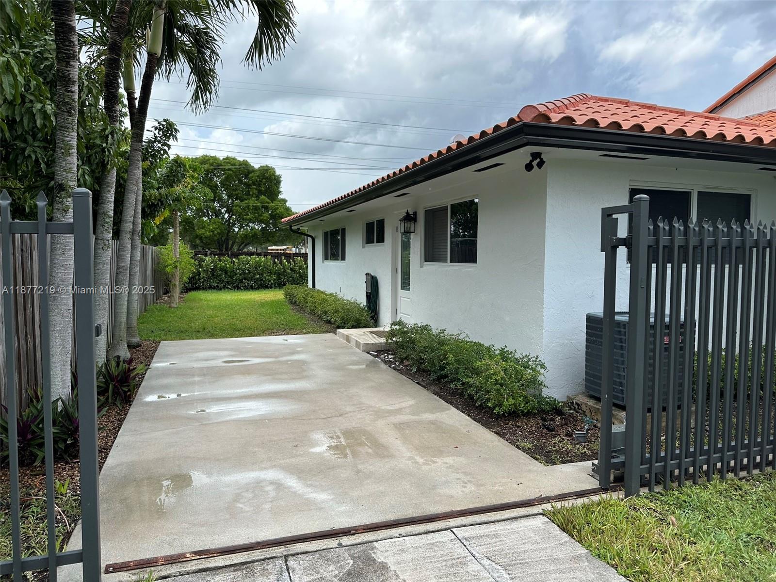 LAKESHORE SEC FOUR - Residential Lease