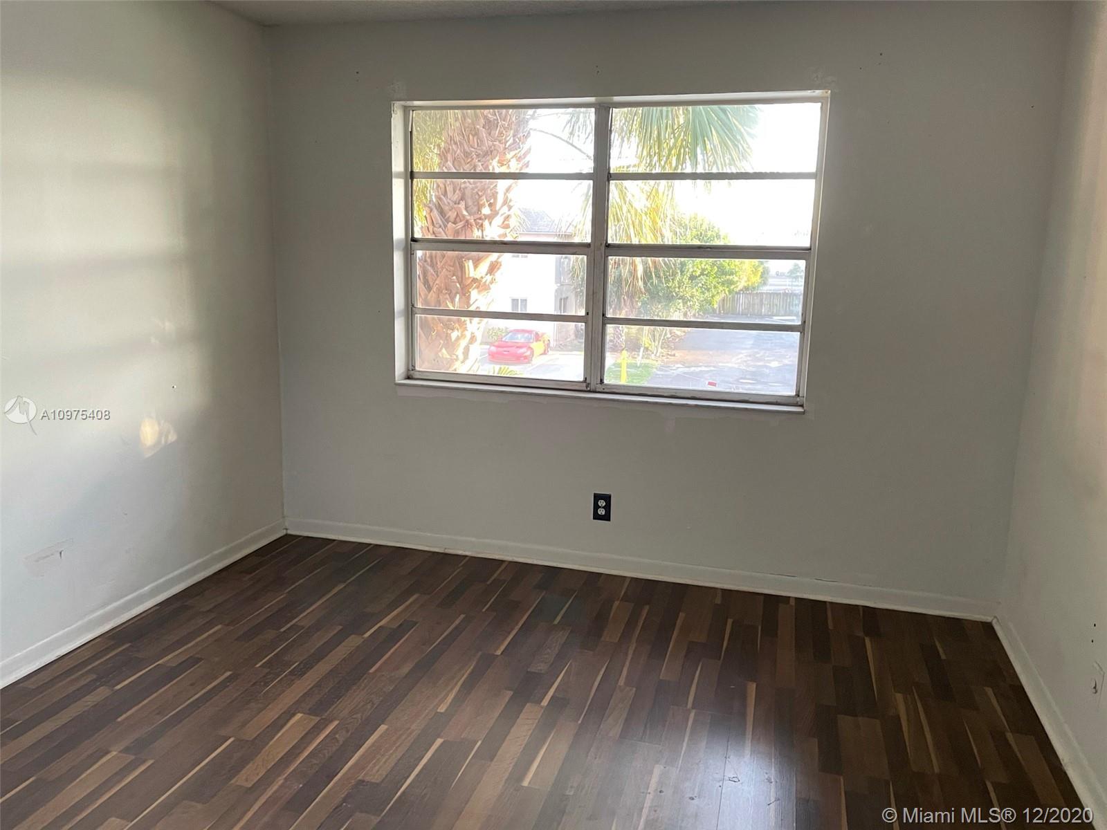 COURTS AT OAKLAND PARK (T - Residential Lease