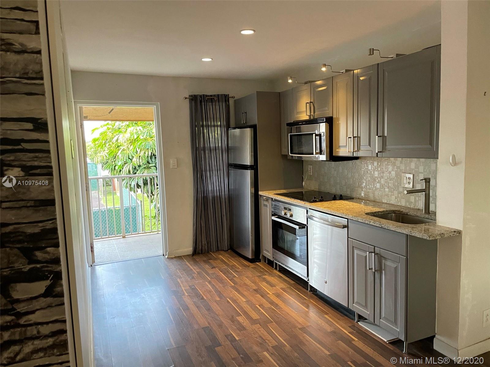 COURTS AT OAKLAND PARK (T - Residential Lease