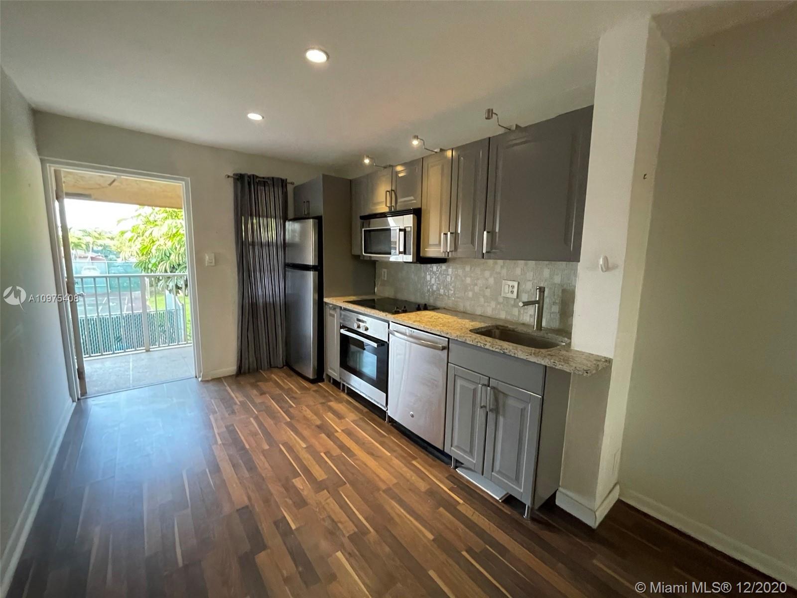 COURTS AT OAKLAND PARK (T - Residential Lease