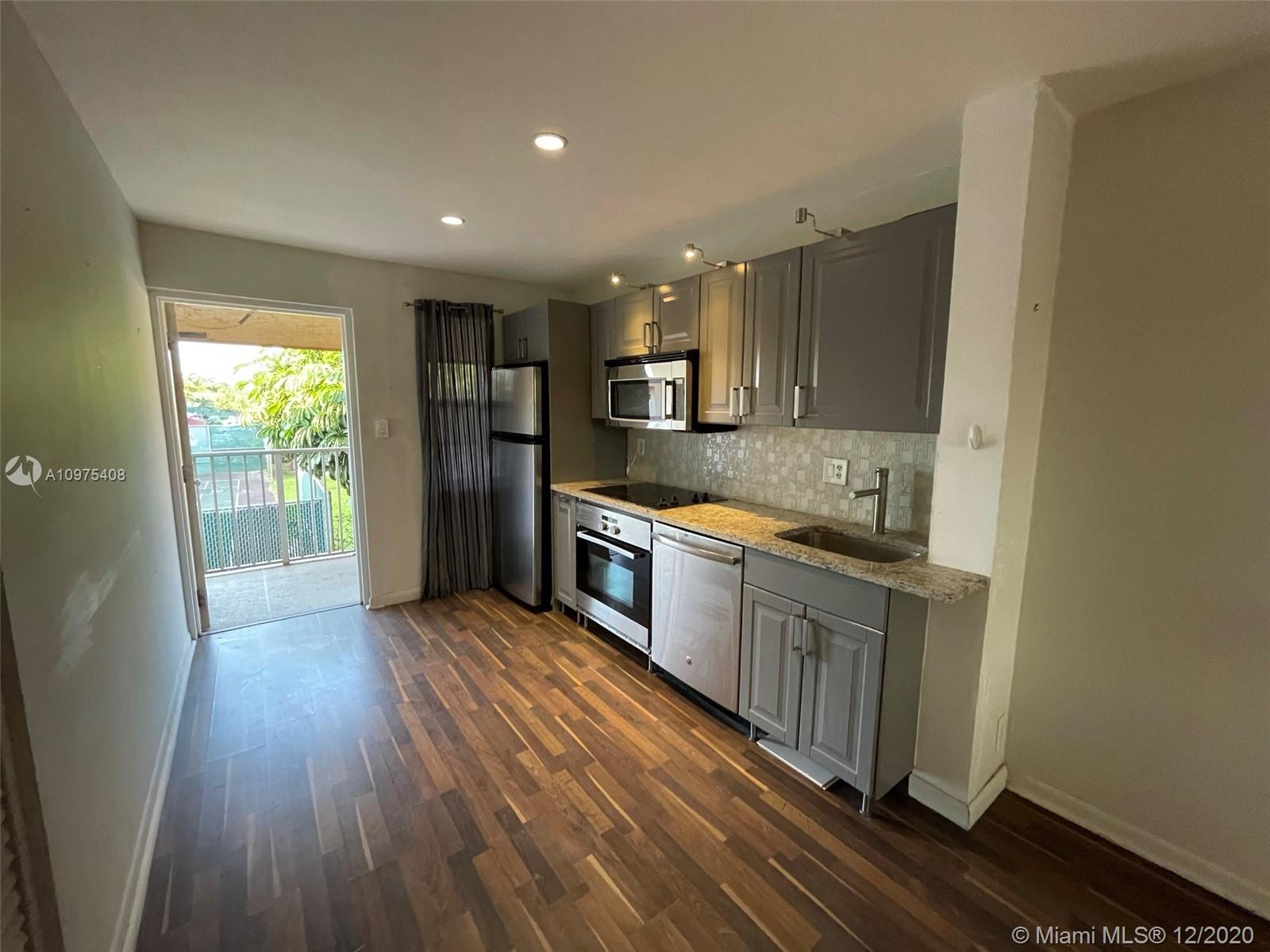 COURTS AT OAKLAND PARK (T - Residential Lease