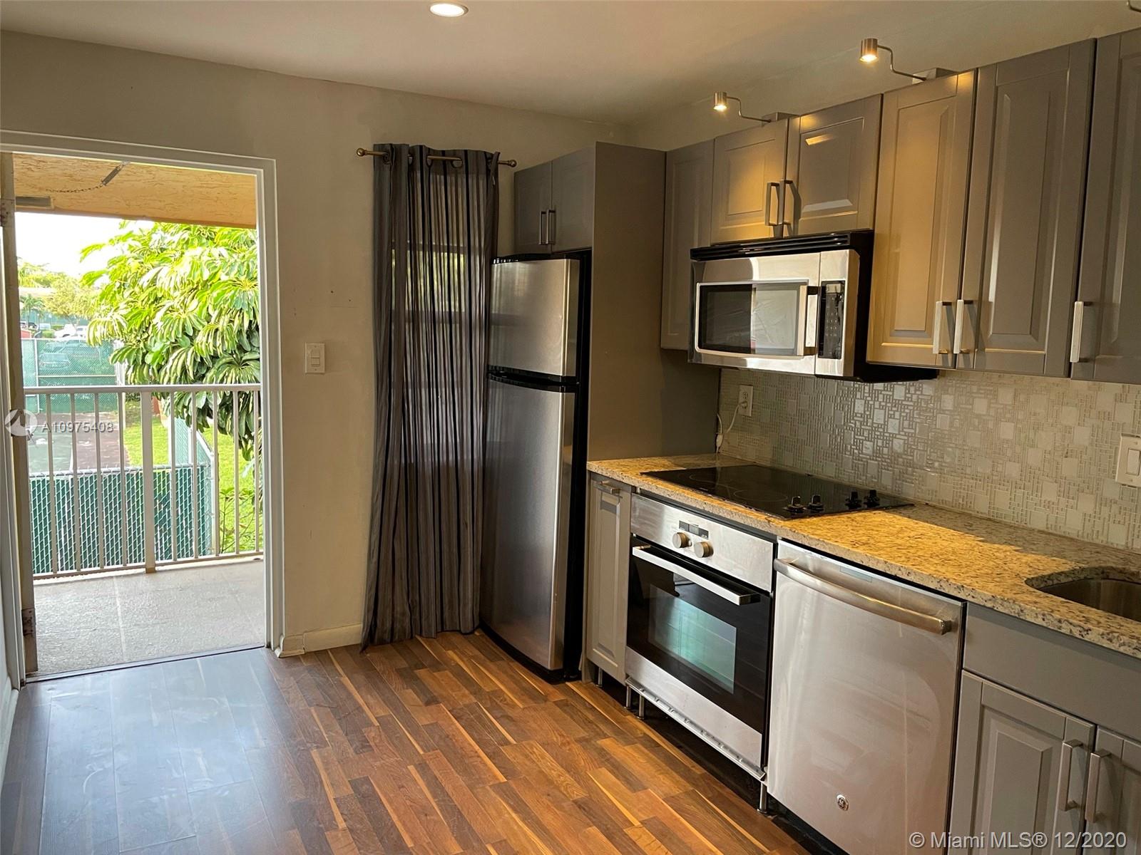 COURTS AT OAKLAND PARK (T - Residential Lease