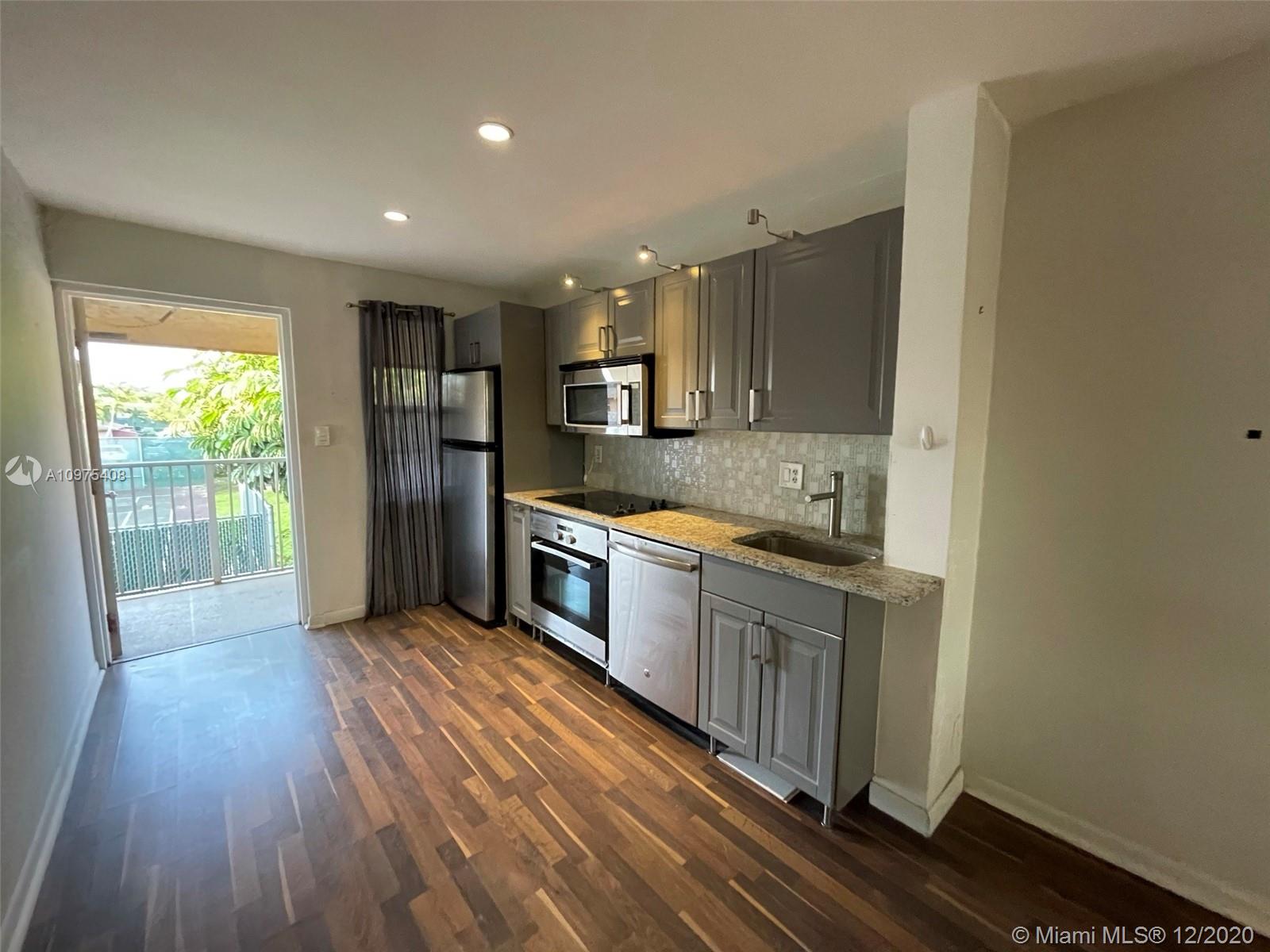 COURTS AT OAKLAND PARK (T - Residential Lease