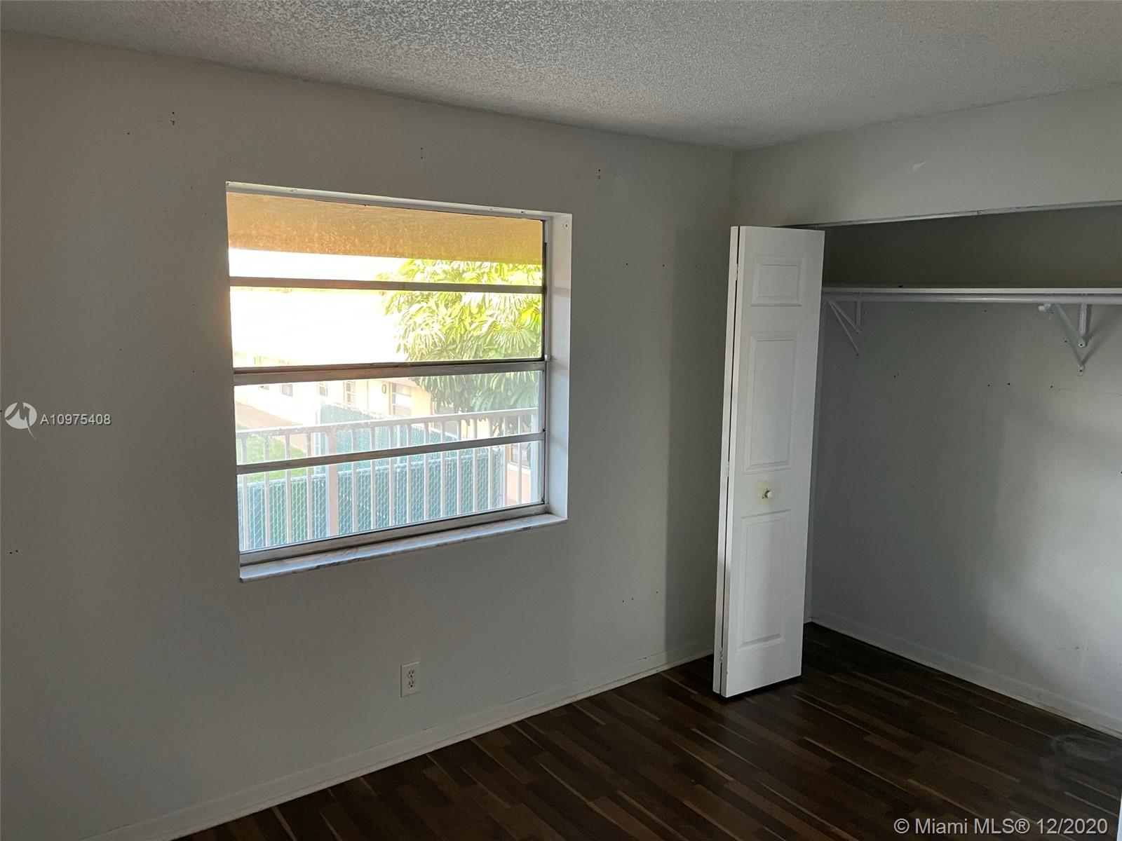 COURTS AT OAKLAND PARK (T - Residential Lease