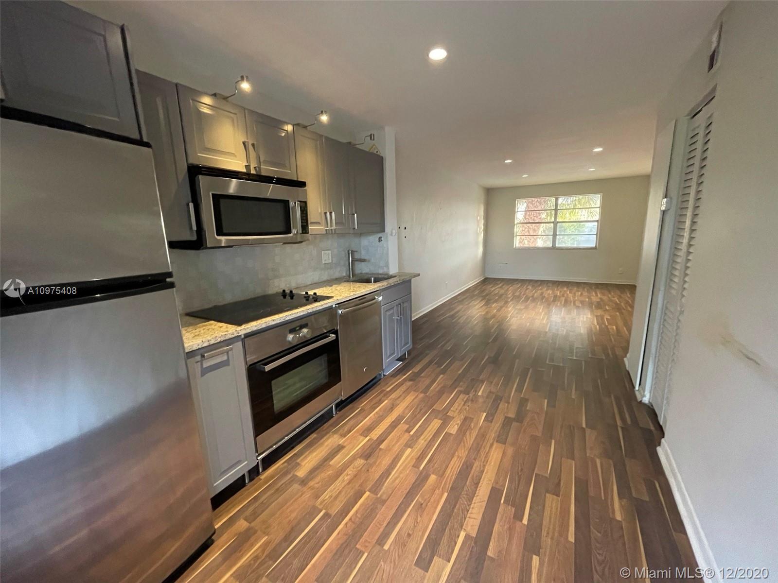 COURTS AT OAKLAND PARK (T - Residential Lease