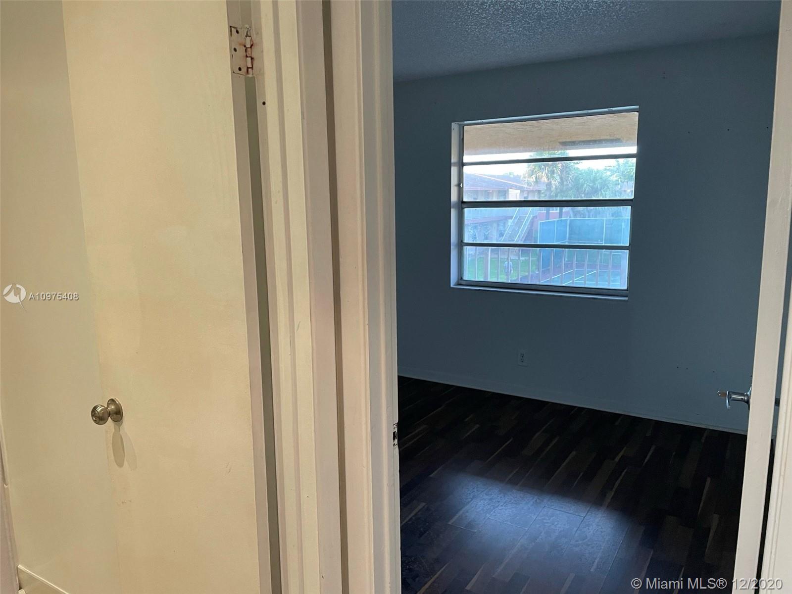 COURTS AT OAKLAND PARK (T - Residential Lease