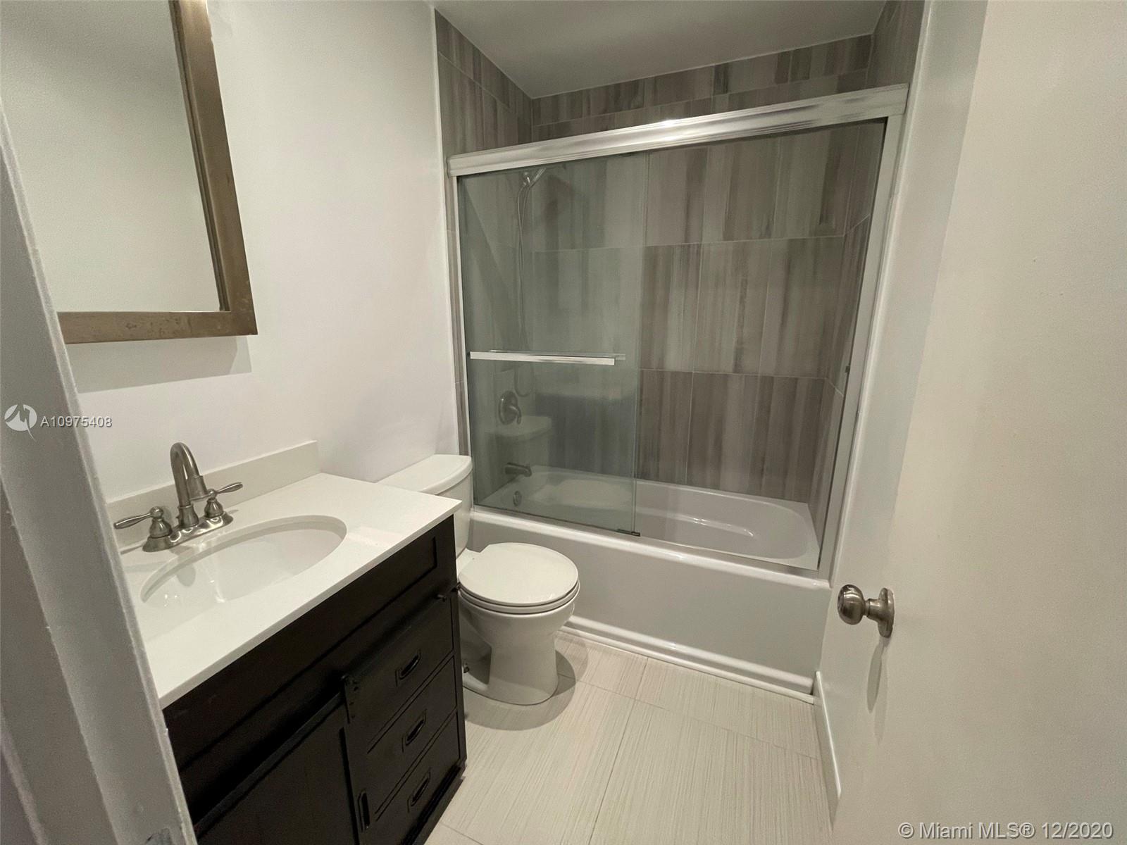 COURTS AT OAKLAND PARK (T - Residential Lease