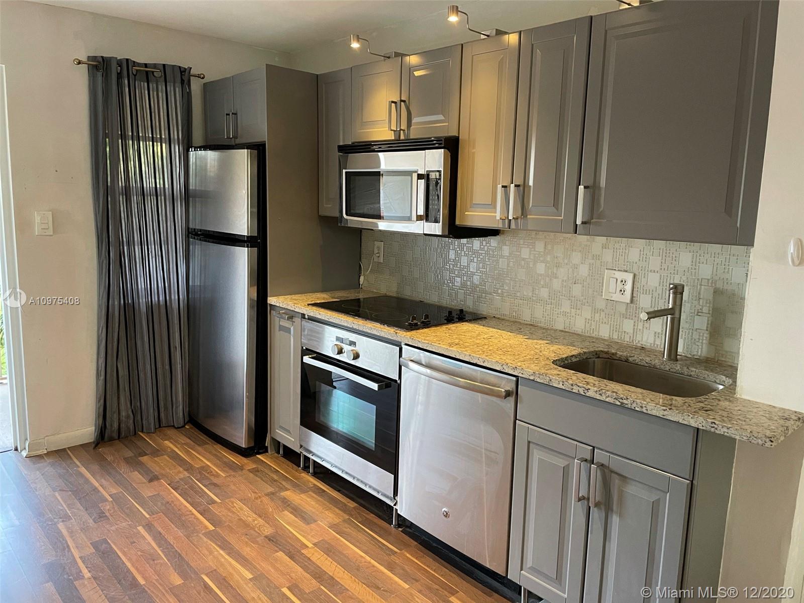 COURTS AT OAKLAND PARK (T - Residential Lease