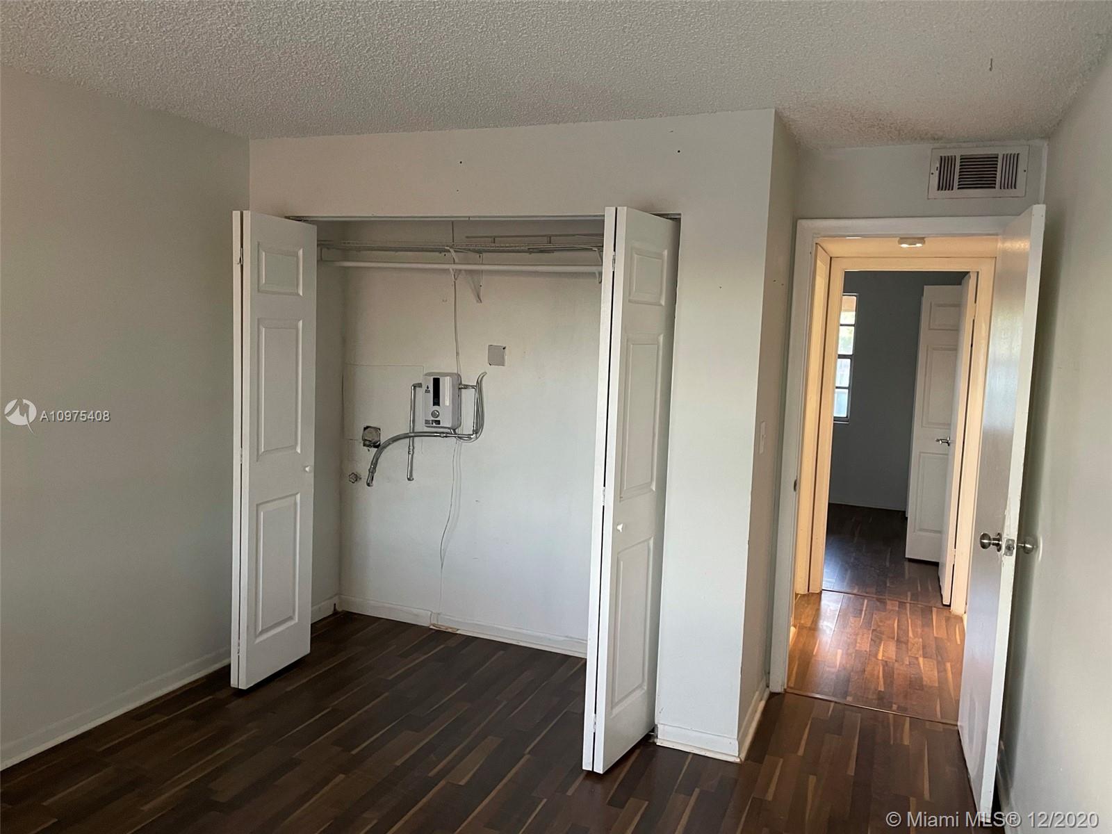 COURTS AT OAKLAND PARK (T - Residential Lease