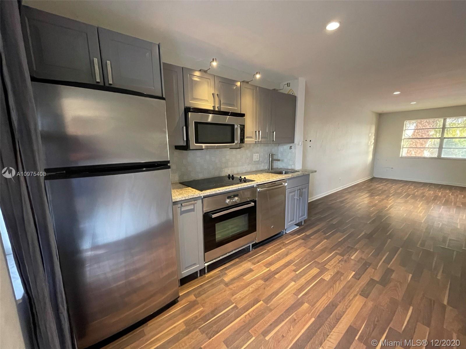 COURTS AT OAKLAND PARK (T - Residential Lease