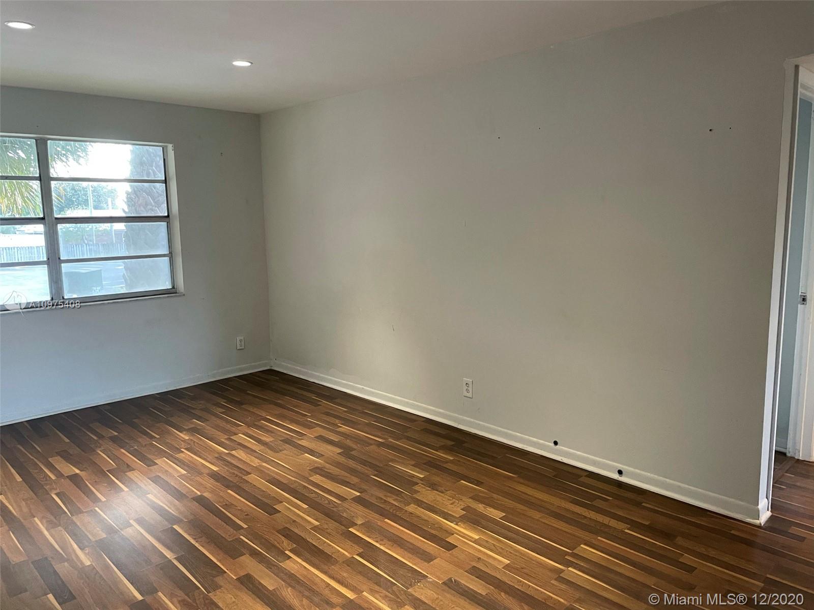 COURTS AT OAKLAND PARK (T - Residential Lease