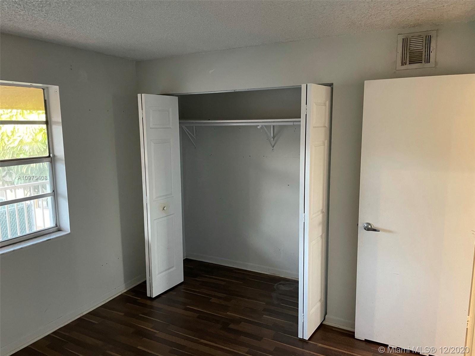 COURTS AT OAKLAND PARK (T - Residential Lease