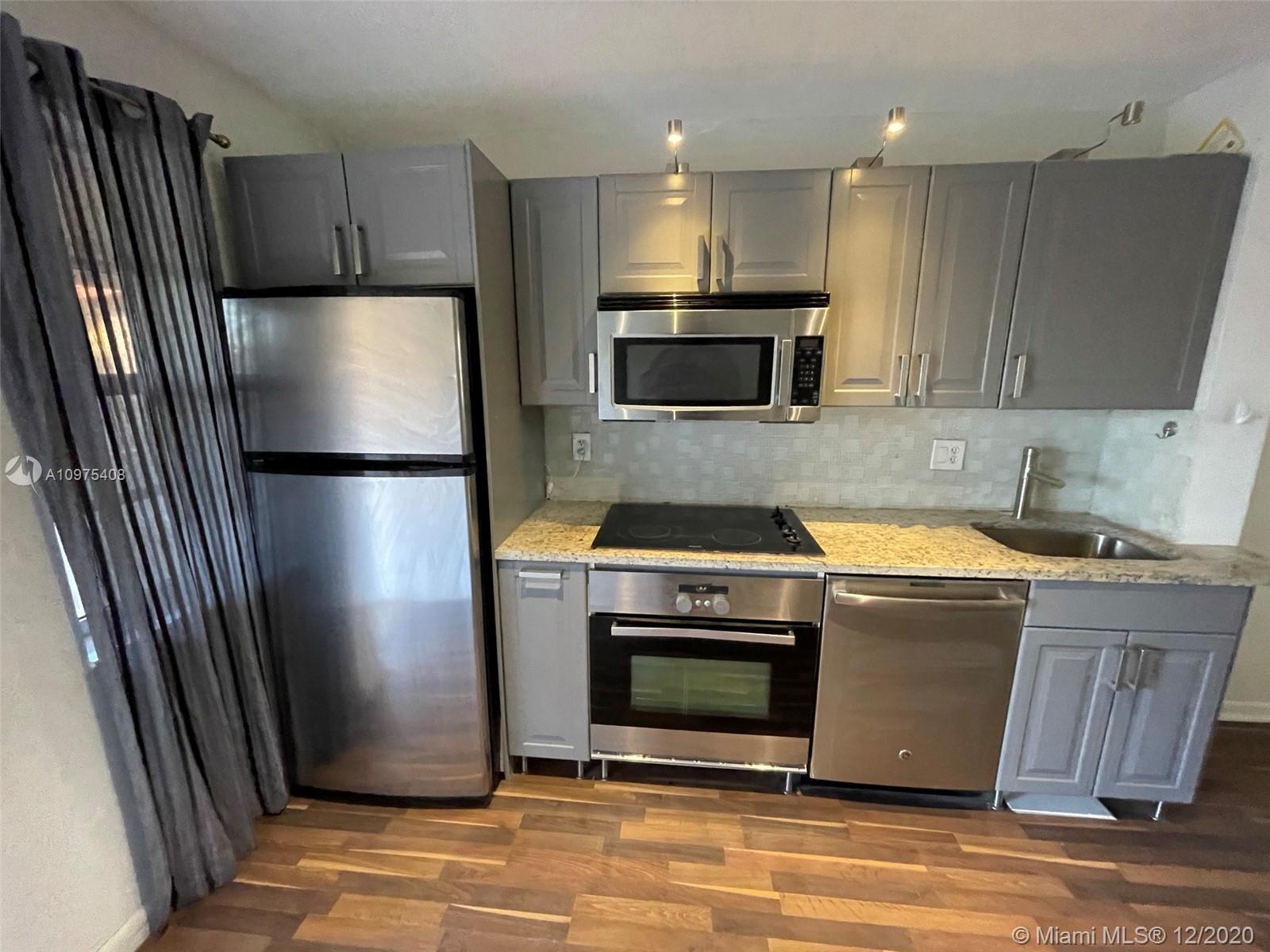 COURTS AT OAKLAND PARK (T - Residential Lease