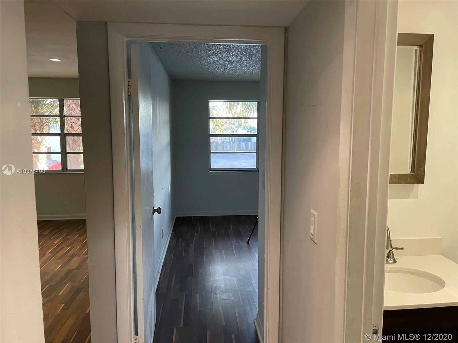 COURTS AT OAKLAND PARK (T - Residential Lease