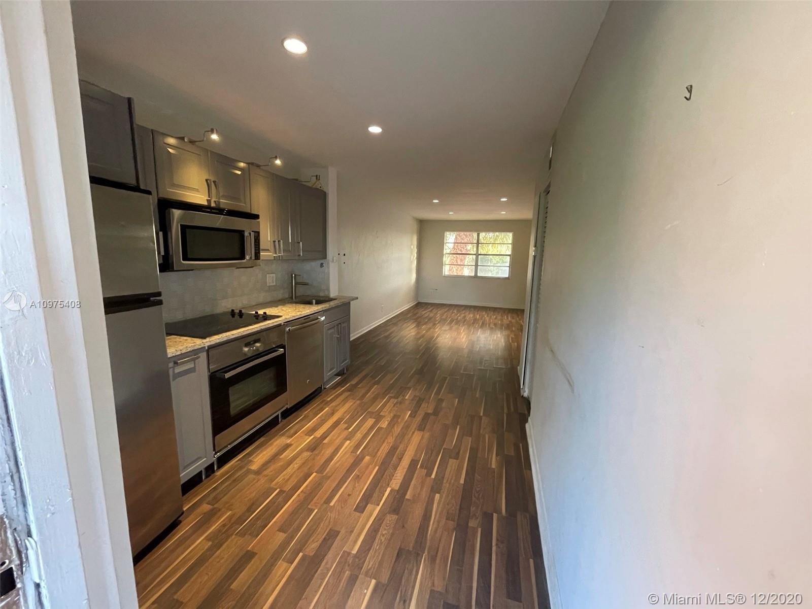 COURTS AT OAKLAND PARK (T - Residential Lease