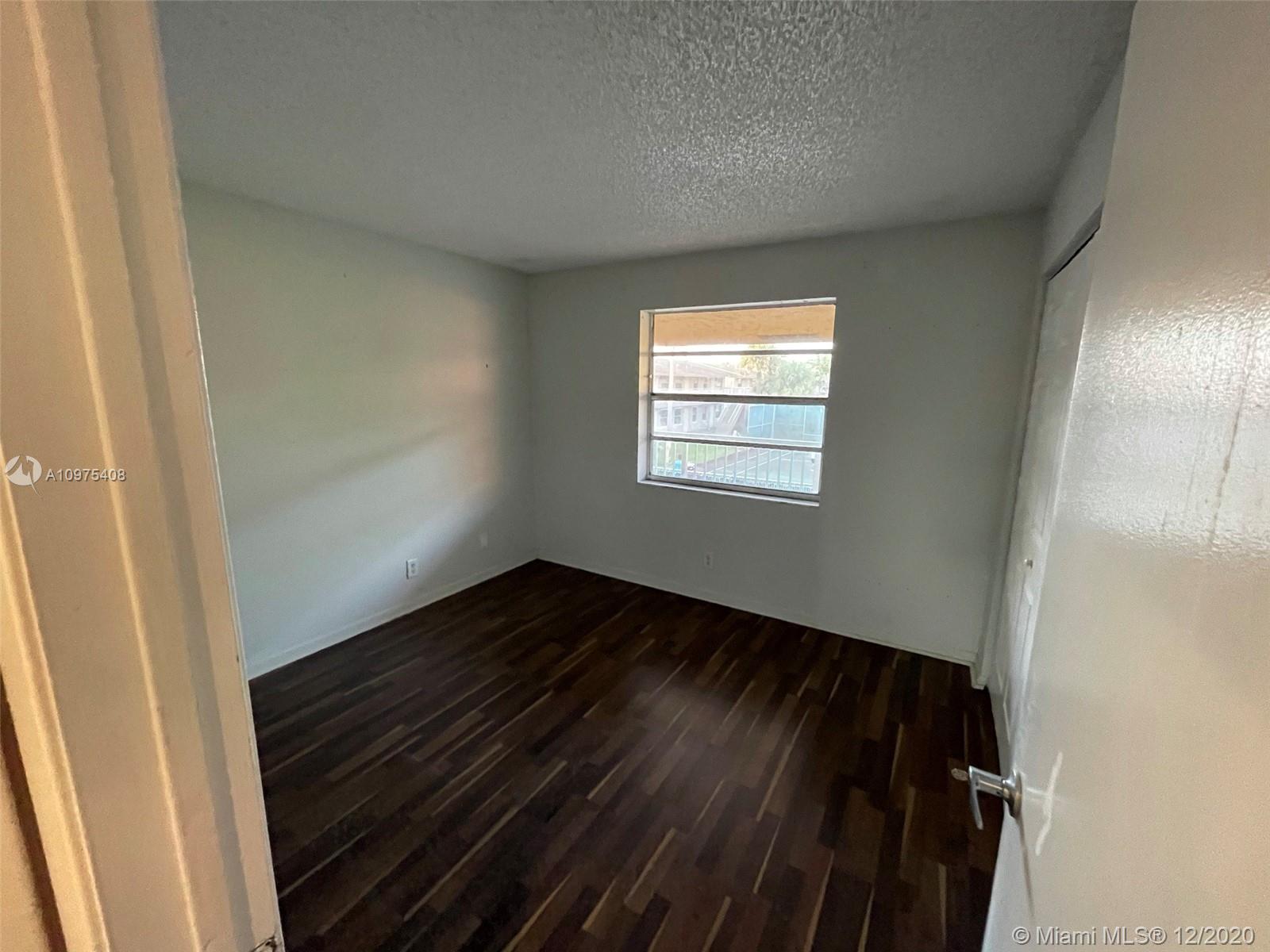 COURTS AT OAKLAND PARK (T - Residential Lease