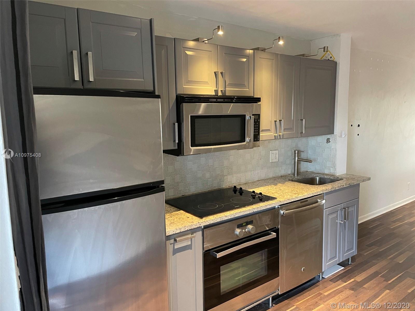 COURTS AT OAKLAND PARK (T - Residential Lease