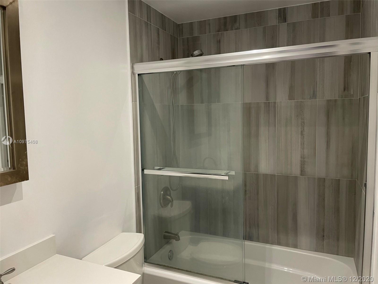 COURTS AT OAKLAND PARK (T - Residential Lease