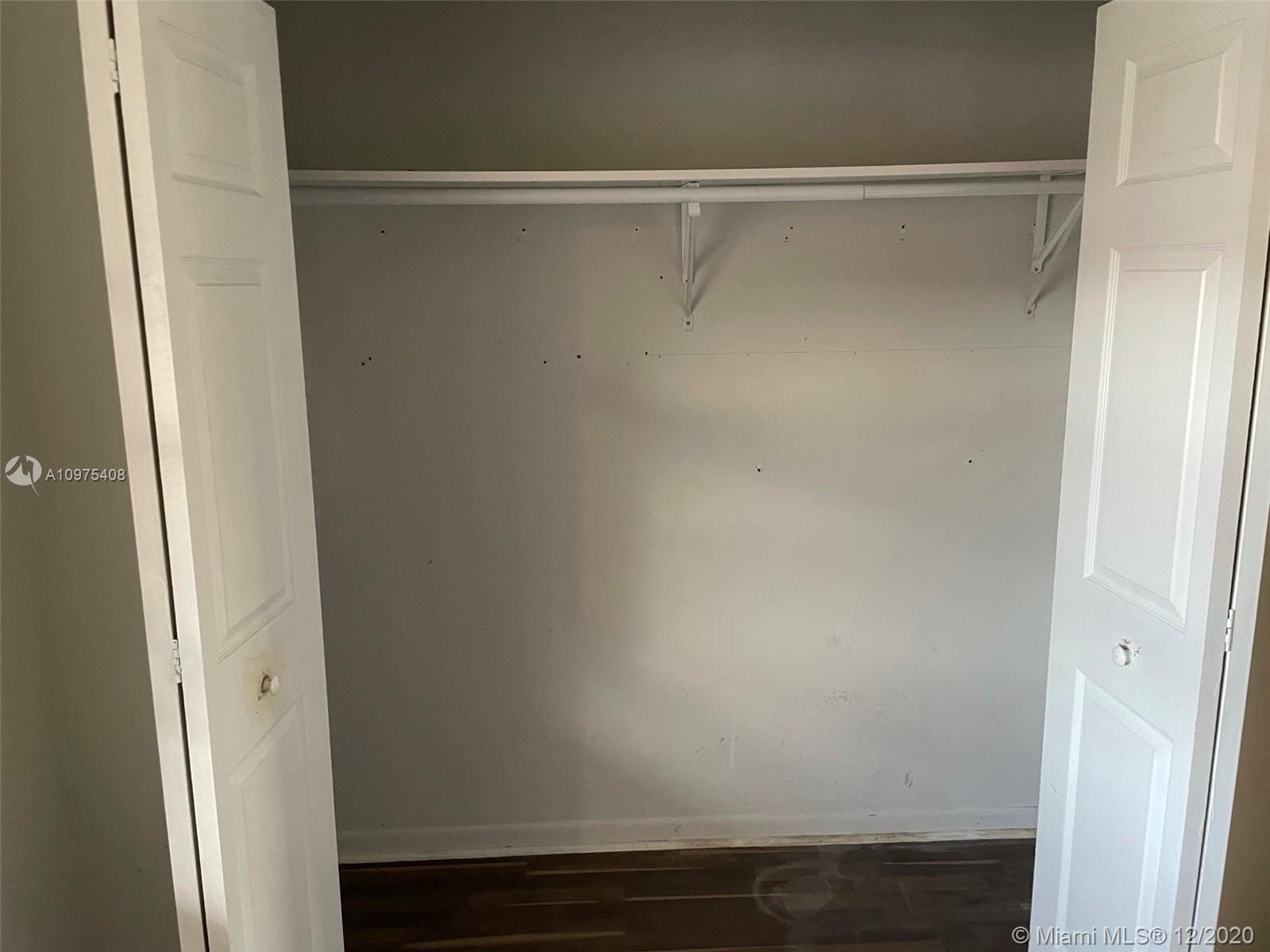 COURTS AT OAKLAND PARK (T - Residential Lease