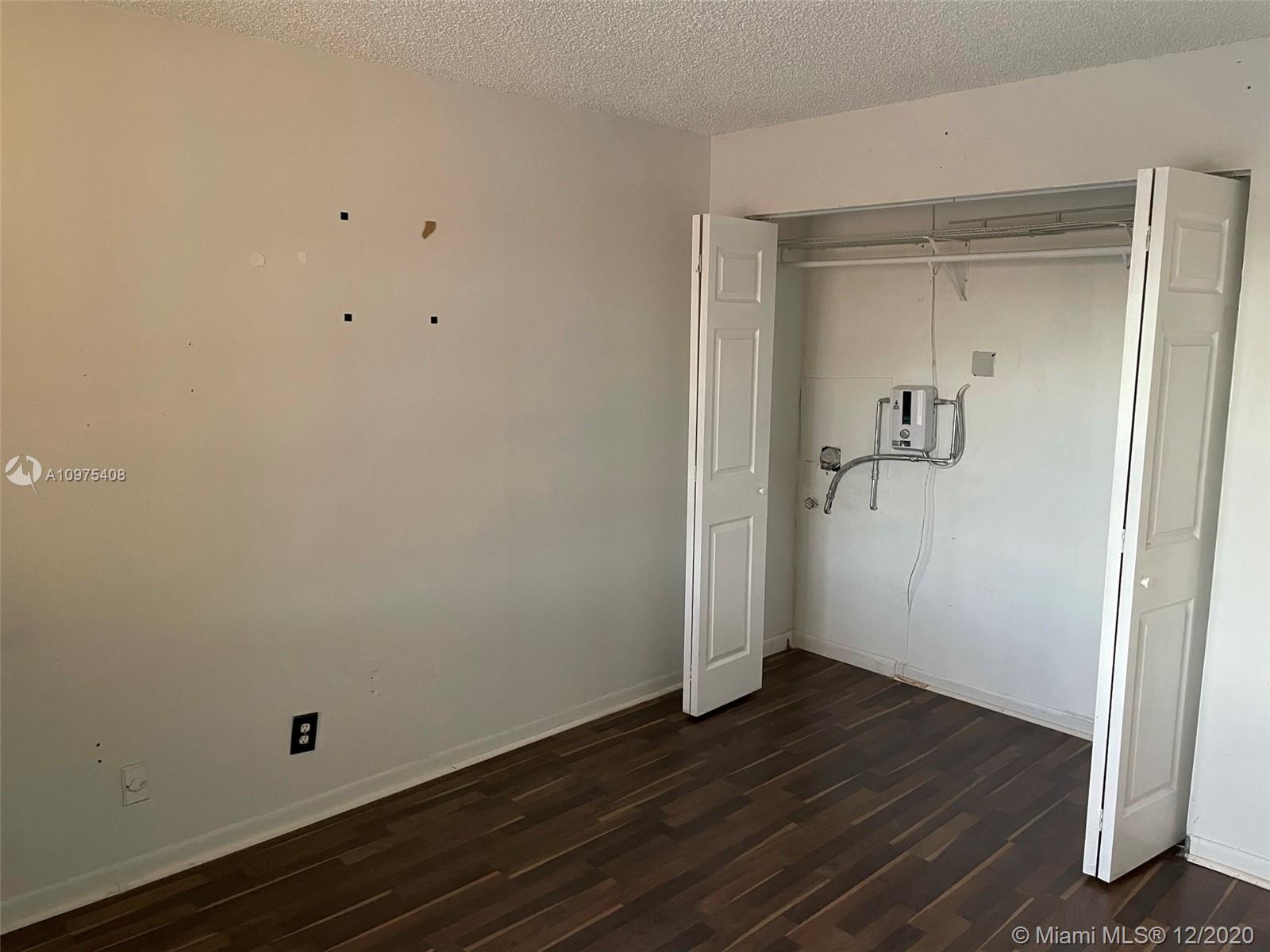 COURTS AT OAKLAND PARK (T - Residential Lease