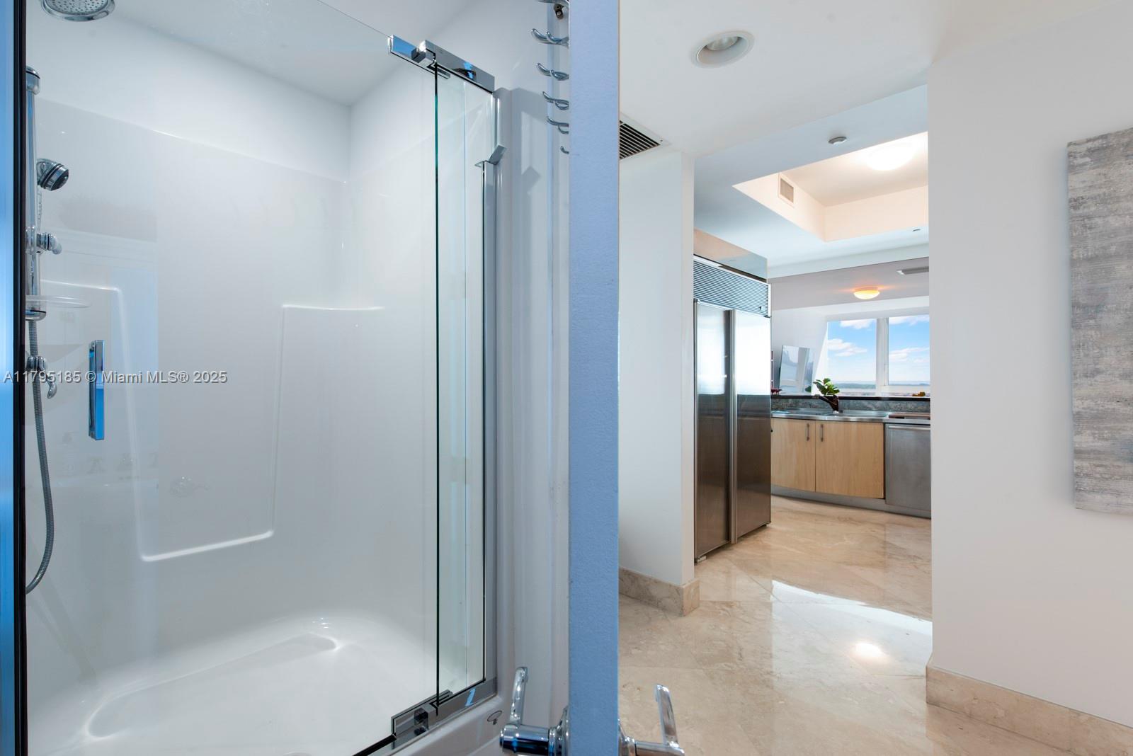 CONTINUUM ON SOUTH BEACH - Residential