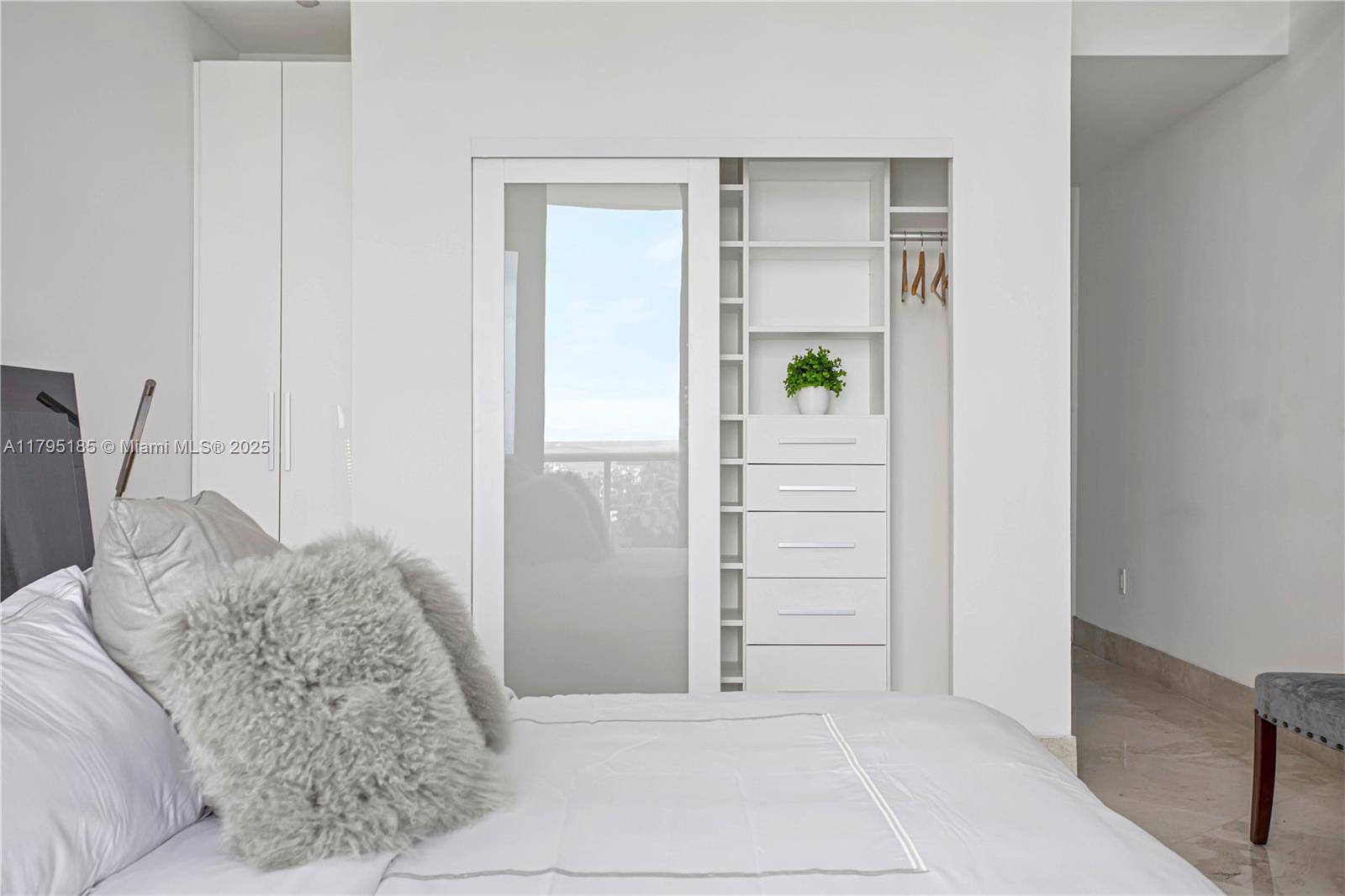 CONTINUUM ON SOUTH BEACH - Residential