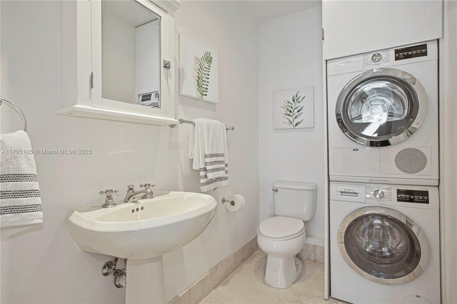 CONTINUUM ON SOUTH BEACH - Residential