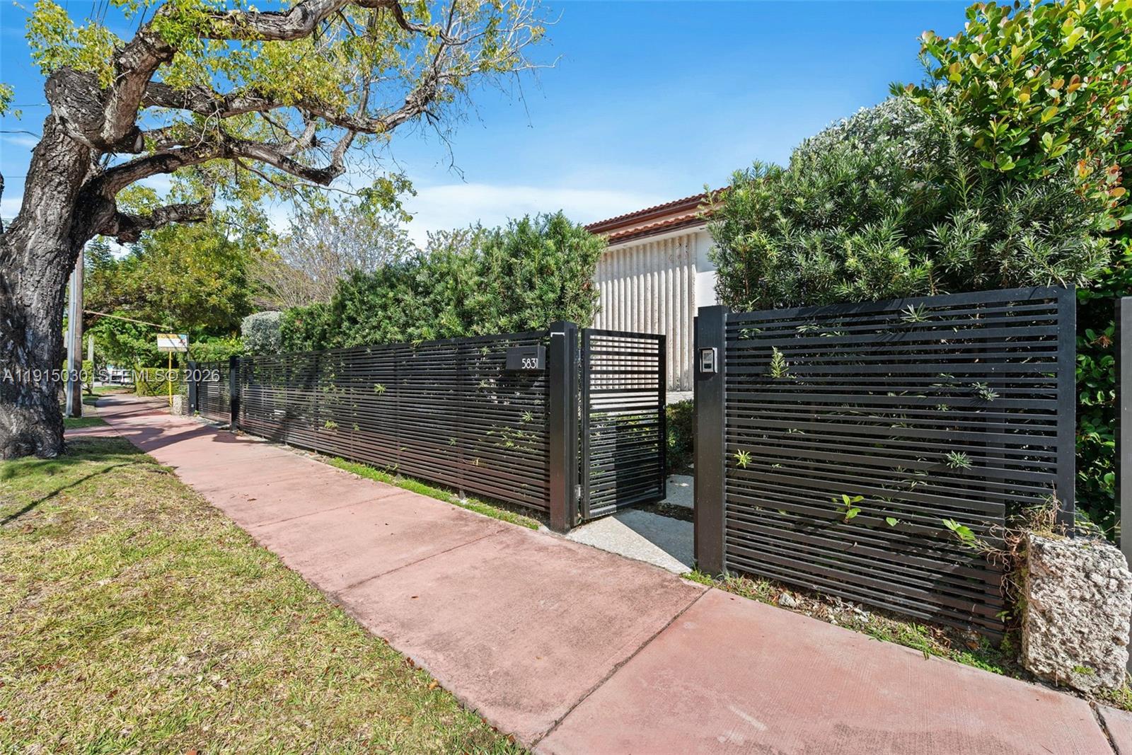 LA GORCE GOLF SUB - Residential