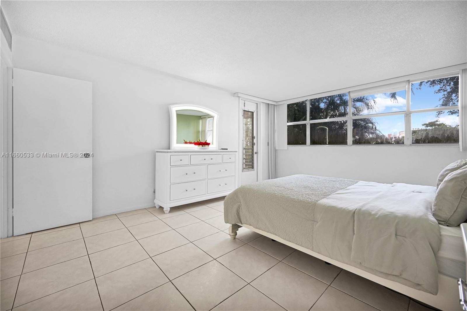 LAKE POINT TOWER CONDOMIN - Residential