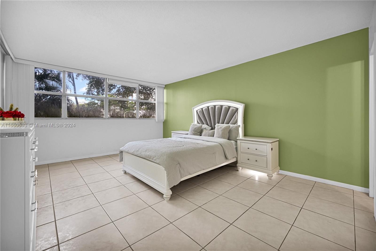 LAKE POINT TOWER CONDOMIN - Residential