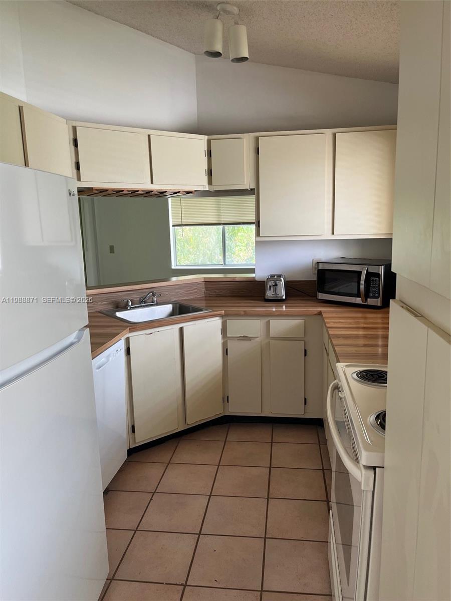 CHASEWOOD OF JUPITER - Residential Lease