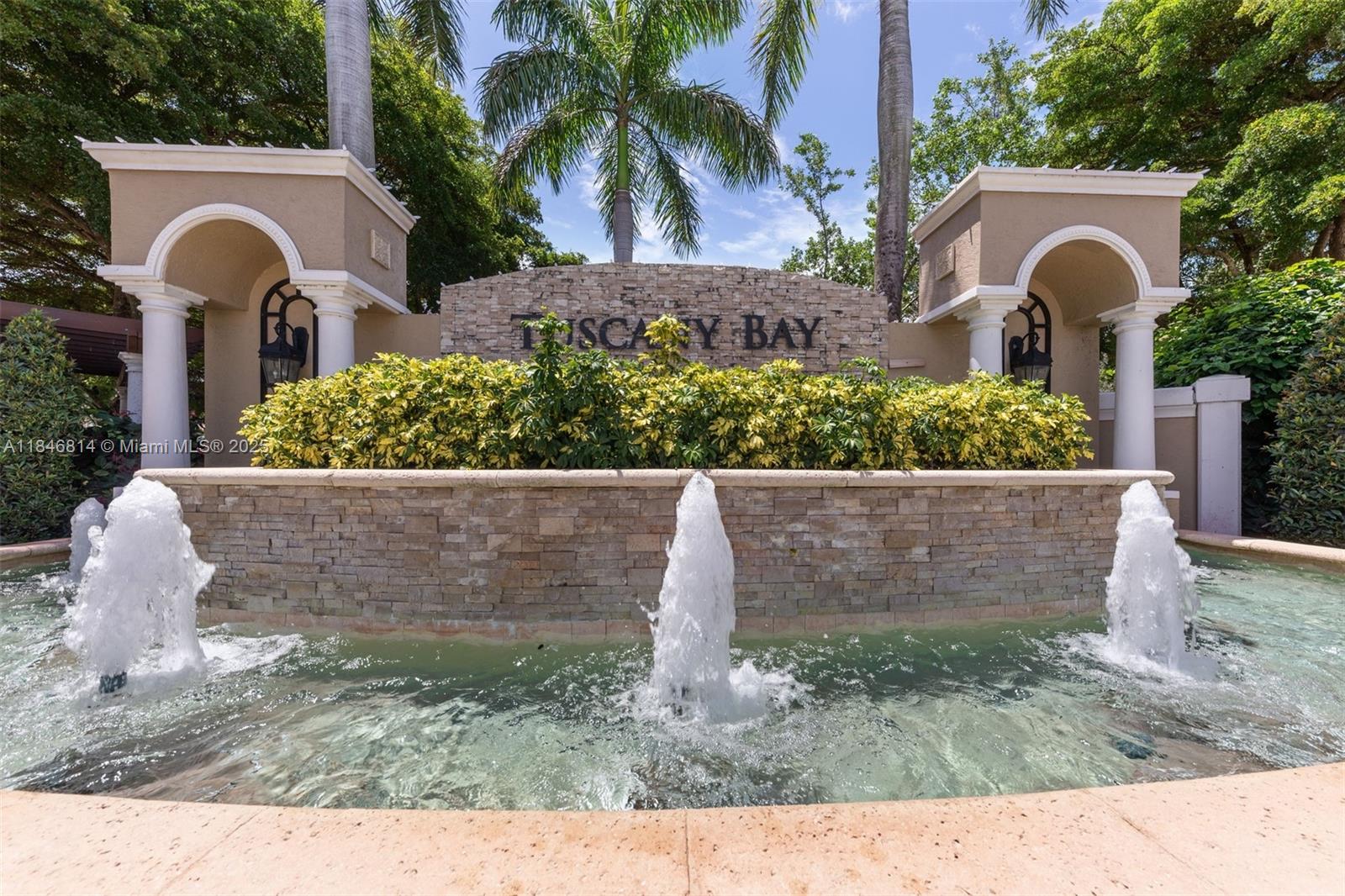 Furnished 2BR/2BA villa with 1-car garage, large family room with dining area, separate living room, and screened-in patio, literally your private oasis. Granite kitchen countertops, tile in main areas, and carpet in bedrooms. Located in a vibrant 55+ gated community with a resort-style clubhouse that feels like an adult camp, enjoy shows, dinners, dances, live music, art and exercise classes, and more. The recreational area features 3 pickleball courts, 6 tennis courts, bocce, and a putting green.