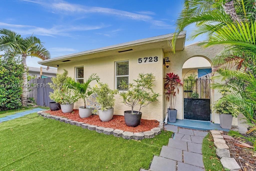 5723 SW 24th Ave, Dania Beach FL 33312