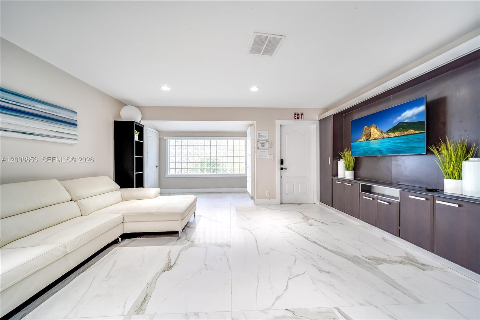 IMPERIAL POINT 2 SEC - Residential