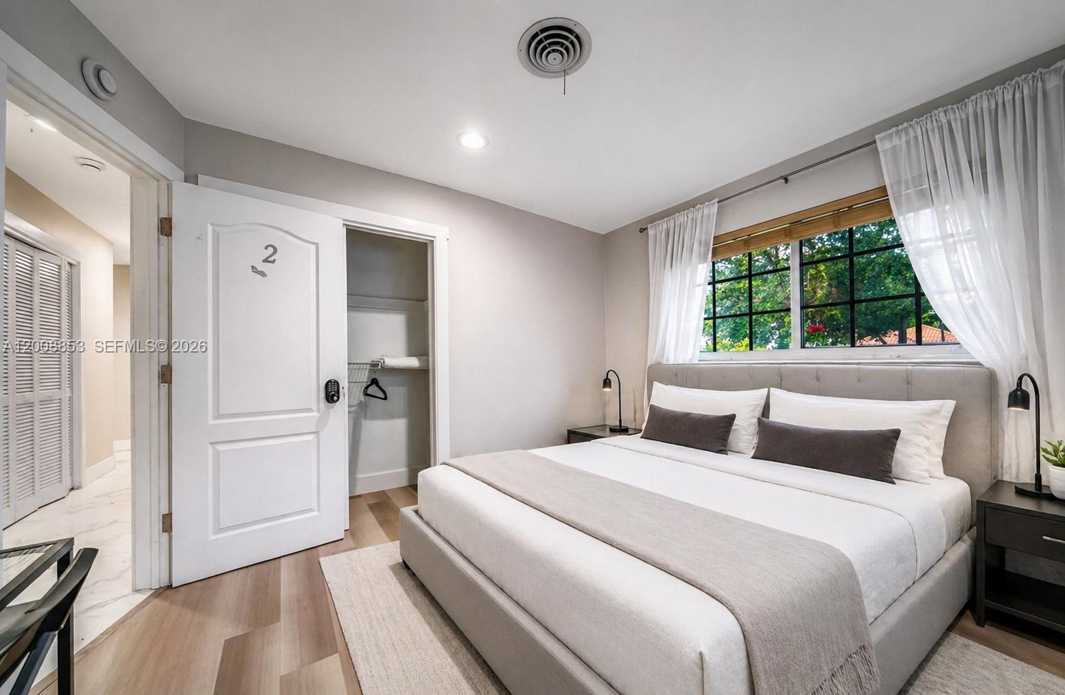 IMPERIAL POINT 2 SEC - Residential