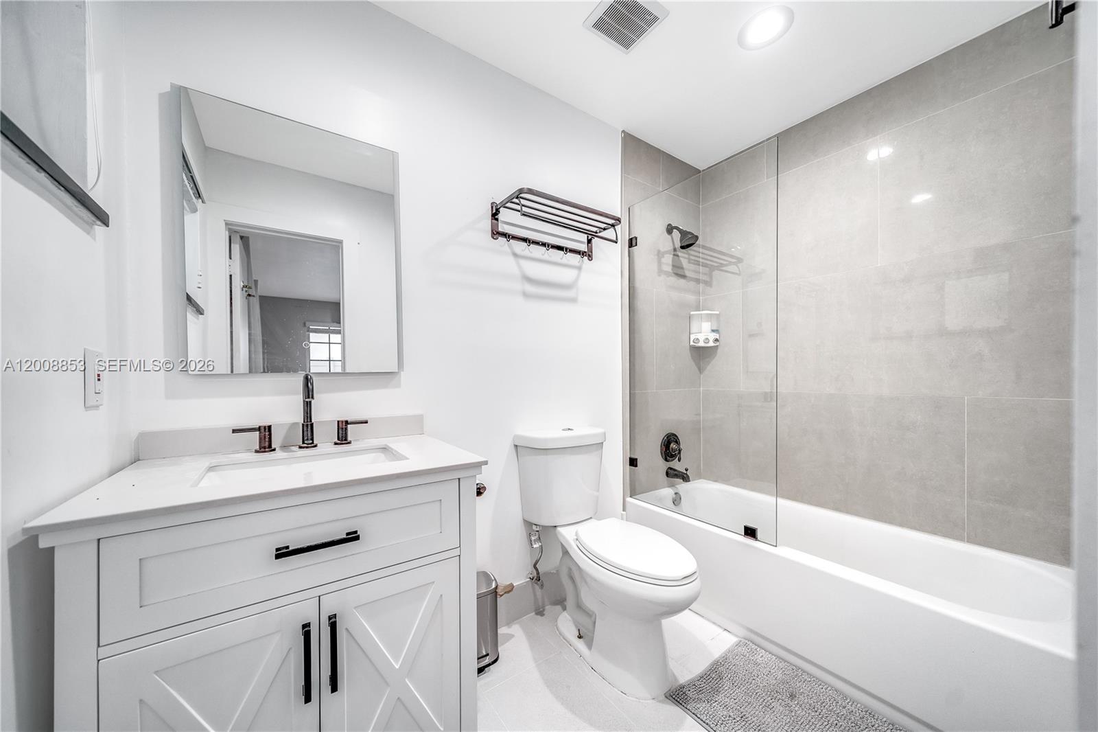 IMPERIAL POINT 2 SEC - Residential