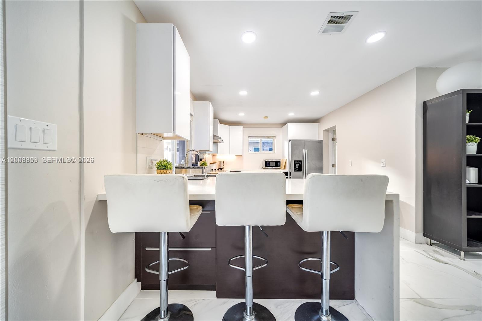 IMPERIAL POINT 2 SEC - Residential