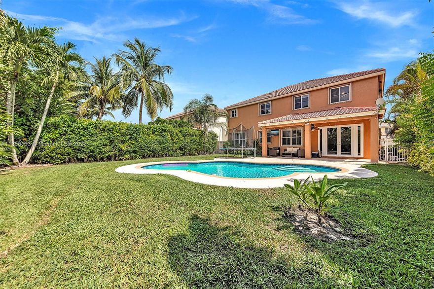 This exquisitely remodeled 6 bedroom/4 bath pool home is located in one of the most desirable neighborhoods in
Weston and offers high end appointments throughout.The main floor opens to a sun-filled great room with soaring ceilings and features a gourmet kitchen with modern cabinetry, farmhouse sink, upgraded quartz countertops, waterfall quartz island, stainless-steel appliances and glass tile accents. Formal dining room, large family room with fireplace. One bedroom and bath on the first floor. Large owner's suite features walk-in closet. The master bath features seamless/frameless glass shower doors and dual sinks. Additional amenities include a private fenced backyard with resort style pool, covered patio and 3-car garage. A/C 2017. 24hr Guard Gated Community. A rated Weston schools.