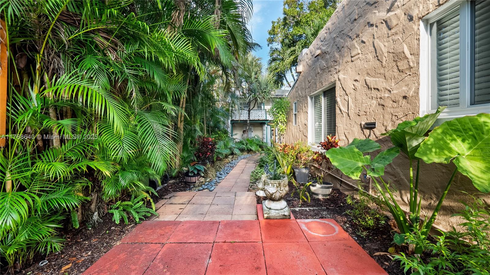 211 NE 16th Ave